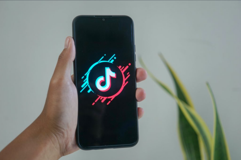 What does pinning mean on TikTok? In this article, you will learn the meaning and benefits of pinning comments on your profile or posts.
